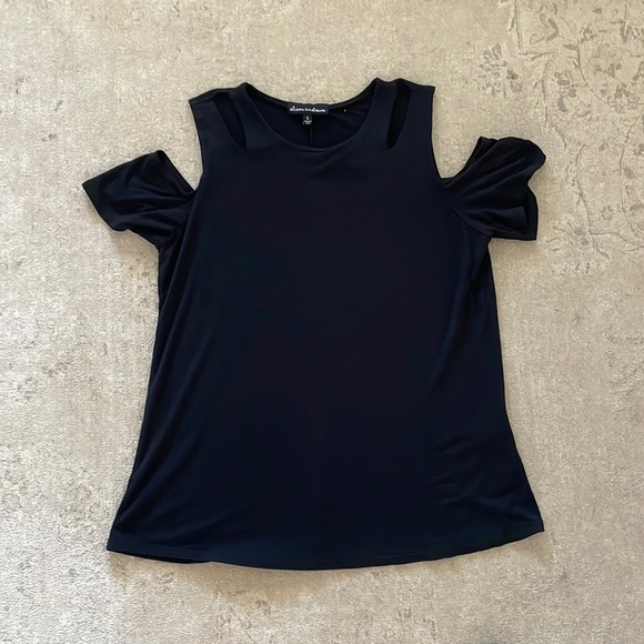 alison andrews | Tops | Peekaboo Shoulder Top | Poshmark